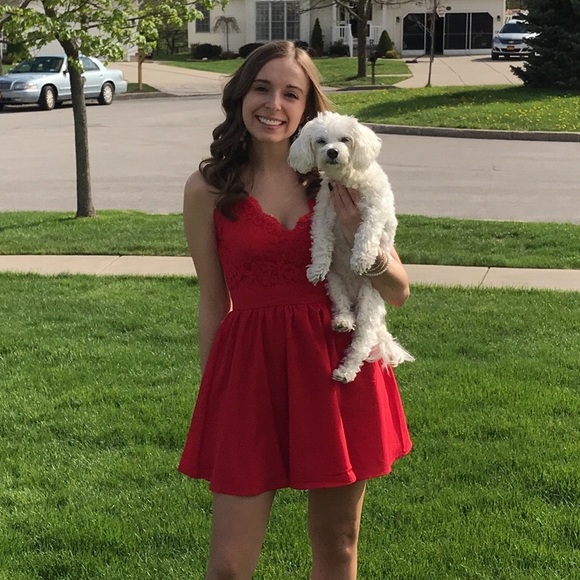 Meet your Posher, Emily - Picture 1 of 1